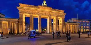 Es sah ganz anders aus als heute und war nur eines von mehreren stadttoren. Brandenburger Tor In Berlin Geschichte Und Infos Fritzguide