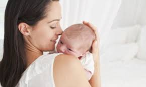 A warm place with a flat surface. Nhs Rules Say Do It Immediately But Cutting The Umbilical Cord Too Early May Be Putting Babies At Risk Daily Mail Online