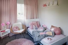 Here are pictures of the pretty pink and gray princess nursery that we recently decorated for our baby girl. Pink Pink Pink Girls Bedroom Minimalistisch Kinderzimmer Sonstige Von Aleysha Pangari Interiors Houzz