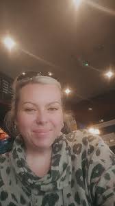 Nice to sit down in the warm evening with a cold beer and chew the cud with  a local. Got more sense from this lass than many in the village🤣