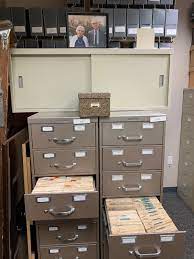 Translated sentences containing 'filing cabinet'. How Do You Say File Cabinet In Spanish