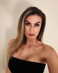 Samantha Stamm's Instagram, Twitter & Facebook