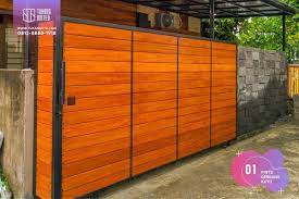Jika anda menginginkan lebih banyak privasi di rumah, model ini cocok diterapkan. Desain Pintu Gerbang Kayu Terbaru 2021 Tukangutd Com