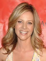 Happy birthday to Jessalyn Gilsig (born: November 30, 1971), from  Hallmark's ❤️Angels and Ornaments (2014) & 💚Smart Cookies  (2012)🎂🎁🥳💐🎉🎊🎏🪅