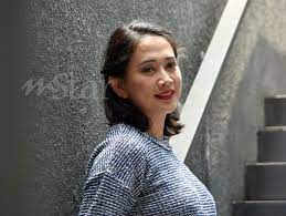 Juliana evans dapat ciuman dari suami tengku shariffuddin shah tengku sulaiman shah al hajj youtube. Dua Kali Jadi Ibu Tunggal Tidak Beri Dira Tekanan Hiburan Mstar