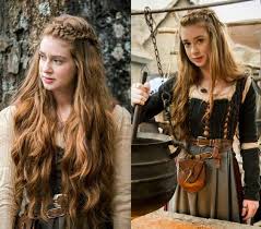 Os Cabelos De Amalia Marina Ruy Barbosa Na Novela Deus Salve O Rei As Trancas Mais Cobicadas Da Telinha Vem C In 2020 Fairytale Hair Medieval Hairstyles Elf Hair