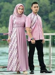 Model gamis remaja kekinian vivere abu abu. 20 Inspirasi Baju Couple Muslim Yang Serasi Abis Hai Gadis