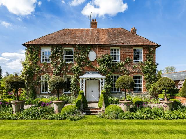 Inside Alan Titchmarsh's Hampshire home and the extraordinary garden he  created | House & Garden
