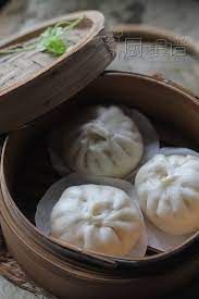有了叉烧包 大包 当然不能少了鸡肉包 鸡肉包也是茶楼里常见的包类点心之一 主要的馅料当然是鸡肉 还有香菇以及香葱 而我在馅料里私自加入一条红辣椒 口感不错 含有少许的辣味 这也是唯一让我吃的安心的点心 不必按着胸 food stuffed mushrooms