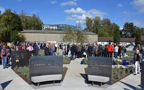 Zum offiziellen auftakt des begegnungsprojekts soll dieter lauinger (grüne) als minister für migration mit vertretern verschiedener religionen heute einen baum der versöhnung pflanzen. Garten Der Religionen In Karlsruhe Eroffnet Evangelisch De