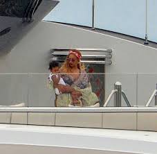 Beyonce twin style beyonce beyonce et jay z beyonce family beyonce knowles carter beyonce funny jean reno lisa bonet lenny kravitz. Beyonce Twins In Photos During Family Boat Outing In Hamptons Hollywood Life