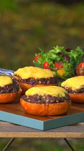 Kaltem Klassiker Wird So Richtig Eingeheizt Gegrilltes Mettbrotchen Video Video Mettbrotchen Rezepte Leckeres Essen