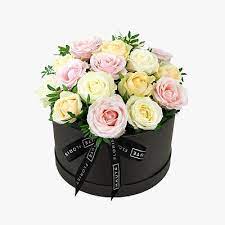 Free shipping flowers are available every day at send flowers. Haute Florist Luxury Flowers Hat Box Flowers Free Delivery Luxury Flowers Hat Box Flowers Mothers Day Flowers