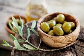 Preparation Des Olives Elles Sont Encore Sur L Olivier Preparation Des Olives Preparation Des Olives Vertes Recettes De Cuisine