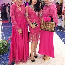 Muslim_wear butik berkah baju gaun gamis pesta kondangan muslimah remaja brukat brokat payet mutiara selendang saten dress pesta kondangan selain itu, kamu juga bisa memilih baju pesta yang memiliki bahan aksen brokat di bagian atasan yang memiliki warna kontras, agar tampil lebih elegan. Pink Silver Brokat Dress Tengah Size Xs S Fesyen Wanita Pakaian Wanita Gaun Rok Di Carousell