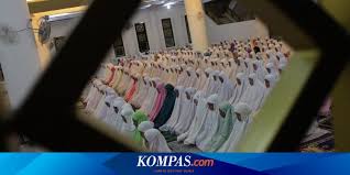 Sholat sunah biasanya dikerjakan di masjid, sampai bikin iqomat ditunda. Apakah Ada Larangan Perempuan Shalat Berjemaah Di Masjid