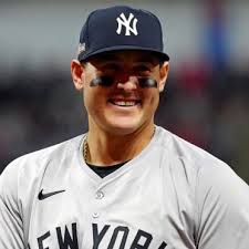 Nathaniel Lowe continues to improve defensively