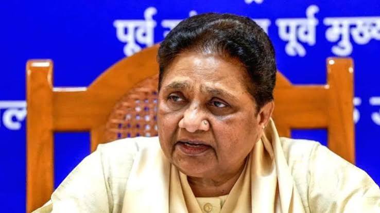 बसपा मुखिया मायावती युवाओं को साधने में जुटीं, 'हर हाथ को काम' के बहाने 2027 का सियासी दांव - bsp president mayawati now focused on youths getting ready for 2027 up assembly election