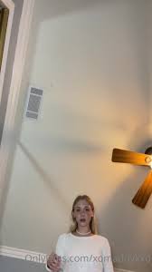 Goddess Kaylee aka xomaddykxo onlyfans showy babe having fun with glass dick