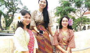 Selain itu, ada lebih dari 211 ribu likes serta 2,8 ribu komentar warganet. Kain Batik Dipermodenkan