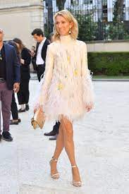 Celine dion is known as a famous singer born in canada, and she has achieved a lot of fame because of her fantastic song albums that were launched in the '90s. Celine Dion Weight Loss Is Celine Dion Too Thin