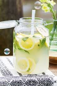 Zitronenlimonade Selber Machen So Geht S Lecker Zitronen Limonade Rezept Limonade Rezept Getranke Alkoholfrei