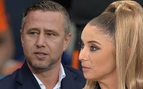 Se afla în anglia pentru a intermedia transferul unui fotbalist. Anamaria Prodan InsistÄƒ SÄƒ Demonstreze CÄƒ Nu DivorÅ£eazÄƒ A Postat O Imagine Cu Ea Si Reghe In Pat