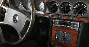 450sl R107 Mercedes 1980 With Old School Look With Bluetooth Retro Radio
