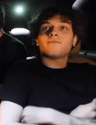 hello, welcome ! — Chris cant stop yapping.