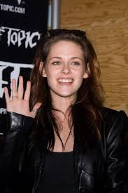 Search free kristen stewart smile ringtones and wallpapers on zedge and personalize your phone to suit you. Kristen Stewart Smiling Pictures Funny Twilight Pics Kristen Stewart Actress Kristin Stewart Kristen Stewart