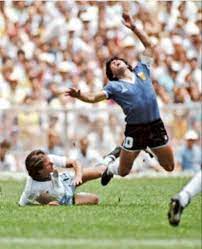 Inglaterra fue un partido de fútbol memorable disputado el 22 de junio de 1986 en el estadio azteca de la ciudad de méxico, entre las selecciones de argentina e inglaterra por los cuartos de final de la copa del mundo.este partido se jugó cuatro años después de la guerra de las malvinas, librada entre argentina y el reino unido, y es parte de una rivalidad futbolística. Diego Argentina Vs Inglaterra 1986 Diego Maradona Imagenes De Argentina Fotos De Futbol
