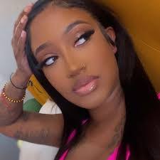 Latesha Collins's Instagram, Twitter & Facebook