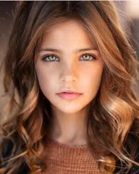 I have a center part, my lips and face are a little fuller than my sisters,  and my eyes are slightly bigger. I'm ??......... 📸 @alexkruk