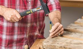 Die palettery sitzgruppe aus palettenholz besticht durch ein ungewöhnliches und rustikales design und wurde in einem intensiven manuellem verfahren komplett glatt geschliffen, abgeflämmt und mit naturfreundlichem öl gestrichen. Palettenmobel Bauen Selbst De