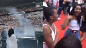 Knowles' daughter, beyoncé, is expecting twins with husband jay z any day now, and to knowles posted a video of herself slow dancing to for the love of you by the isley brothers with her. Watch Michelle Obama Daughter Sasha S Swag Dance Moves At Beyonce Jay Z S Concert Made Twitter Go Apes T