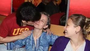 周華健老婆滿頭白發兩人形同母子，卻一直不 ...