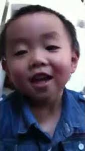 3 year old sings part of Deric Wan Siu-Lun (溫兆倫) songs :).