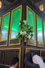 سيدي عبد العزيز أبو المجد رضي الله عنه، والد سيدي إبراهيم الدسوقي، أحد أعلام أهل البيت والعارفين بالله. 🤍 ينتهي نسبه الشريف إلى الإمام الحسين، سبط سيدنا رسول الله ﷺ. وتروي كتب