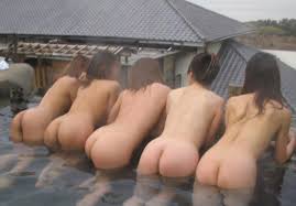 お尻がいっぱい！尻を出した女性が並んでる | エロ画像が見たいんだ！