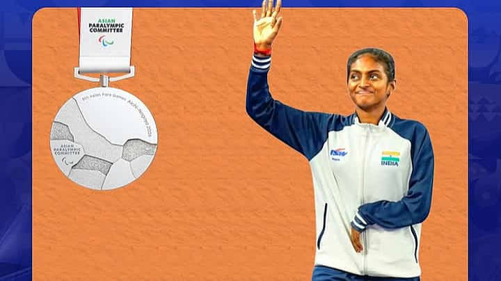பாட்மின்டனில் வெள்ளி வென்ற தமிழக வீராங்கனை துளசிமதி முருகேசன்! | Thulasimathi Murugesan secured Silver in Women's Singles asian para games 2026