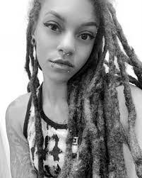 Danielle Hinson's Instagram, Twitter & Facebook