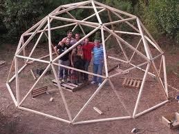 Taller De Domo Geodesico Planswoodworkingpopularmechanics In 2020 Holzbearbeitungs Projekte Geodatische Kuppel Kuppel Haus