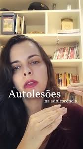 Você sabia que até 20% dos adolescentes relatam ter se autolesionado pelo  menos uma vez?, A autolesão é um problema de saúde mental e muitas vezes  está ligada a um alívio temporário de emoções ...