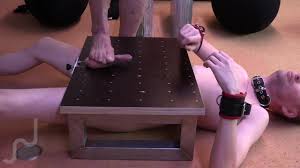 Ayaklar altına alan toplar (yeni ezme kutusunu test edin) + bongers  ballbusting Online izle