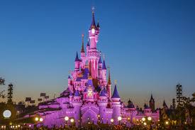 Walt disney ayant des origines françaises, c'est tout naturellement que nous partons pour un voyage dédié à la france… à disneyland paris ! Disneyland Paris Closing On October 30th To Comply With National Lockdown