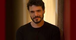 Joao llegó a territorio estadounidense en brazos de sus abuelos. Saiba Como Serao Feitas As Cenas De Sexo Entre Deborah Evelyn E Joao Gana Em Verdades Secretas 2