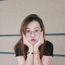 Hayley Ling's Instagram, Twitter & Facebook