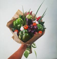 чуть свет уж на ногах и я у ваших ног Pin By Irina Barkovskaja On Buket Iz Fruktov Ovoshej Vegetable Bouquet Edible Bouquets Food Bouquet