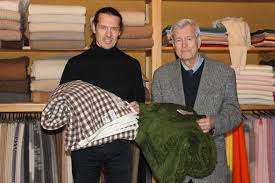 La combinaison du garnissage en laine et du piquage fait de cellules ouvertes favorisent la circulation de l'air et. Manufacture Brun De Vian Tiran Au Fil Des Generations Dynamiques Vaucluse