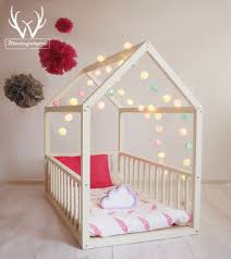 кровати для детей от 2 лет с бортиками купить Molochno Belaya Krovat Domik S Bortikami S Rozhdeniya Do 6 Let Oformlenie Detskih Komnat Komnaty Malenkih Devochek Spalni Dlya Devochek
